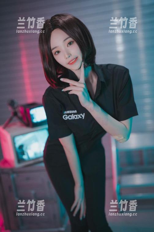 Bambi(밤비)变身红裙COS女神，可我就下载不到TA的灵魂