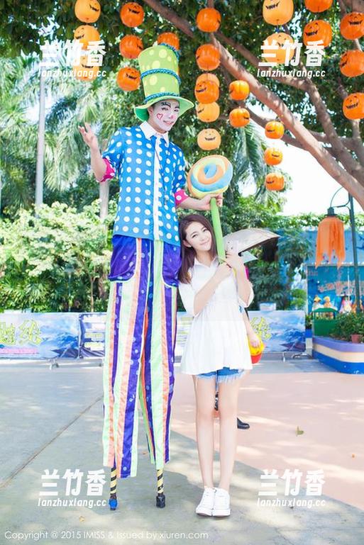 IMiss爱蜜社 - 果儿Victoria的纯白班级合影：照片实在太亮，闪得我想把墨镜戴上！