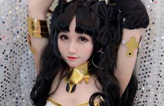 原图+迷你细绳比基尼=KuukoW的主题作品集，简直可以理解为“生无可恋”的新大片吧！
