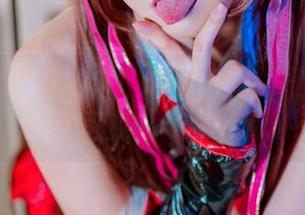 美图不止于自拍！KuukoW的职业装能让会议室变catwalk。