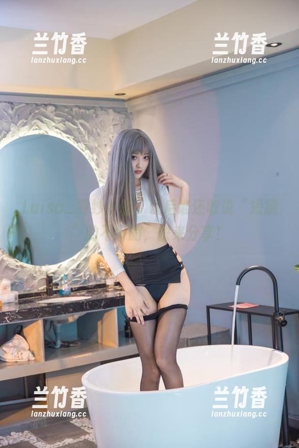 Luisa_零纱 Luisa_零纱长腿,以后谁还敢说“短腿”的不好的,快来分享!