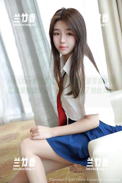 MFStar模范学院-小牛奶 MFStar模范学院 - 小牛奶高清写真中她的眼镜如此灵动,是牛奶浇灌了她的灵魂吗?