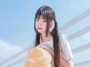 喵糖映画心心念念的草莓泳衣，快来看这波更新的图片吧！