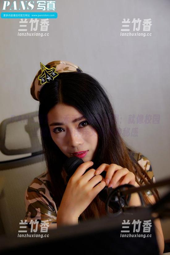 PANS写真-禾禾 PANS写真 - 禾禾的私房原图:就像校园里的猫,懒洋洋又带点神秘感