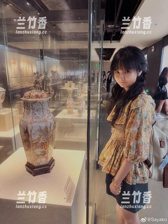 兔女郎Sayako＿今年4岁免费放招：这照片一看像是穿越时空的兔子哦！