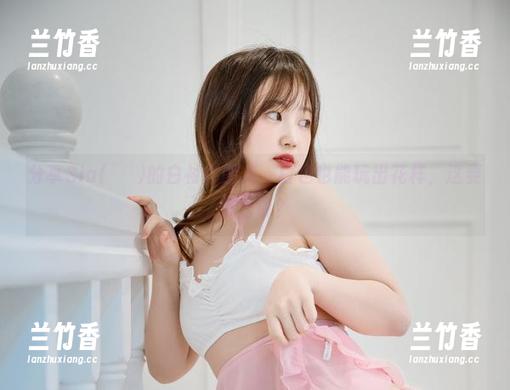 分享Sia(시아)的白衬衫图库，白色也能玩出花样，这要怎么说？