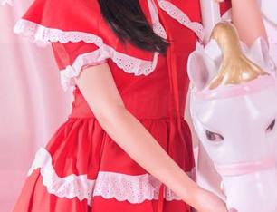TouTiao头条女神 – 别盯着我，下载图片里的张蓝欣，旗袍扭动间的故事也许只属于你。