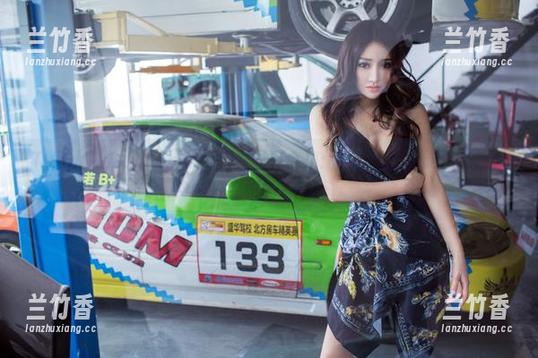 TuiGirl推女郎 - 王依萌修女写真合集：这身打扮，能否挑战那份既定的严肃？