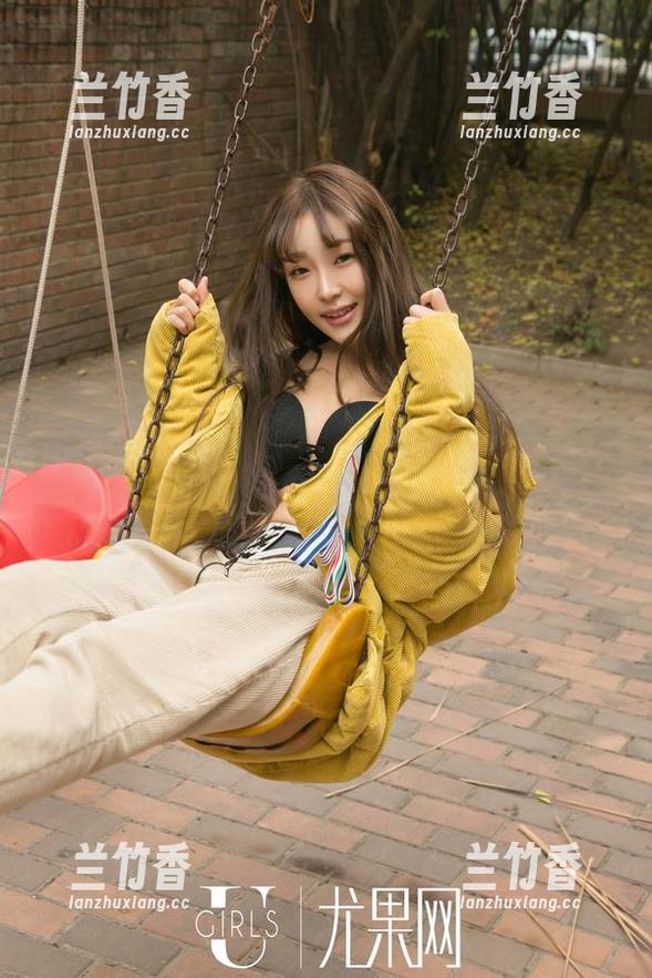 UGirls尤果网 - 私房写真里的谭晓彤，校服造型让人感到陌生又熟悉