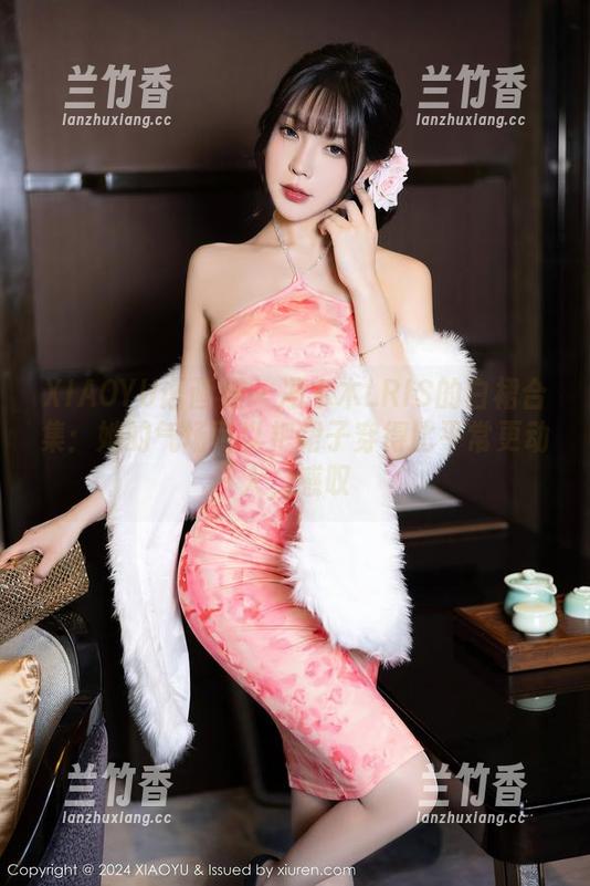 XIAOYU语画界-冯木木LRIS XIAOYU语画界 - 冯木木LRIS的白裙合集:她的气场可以把裙子穿得比平常更动人,感叹