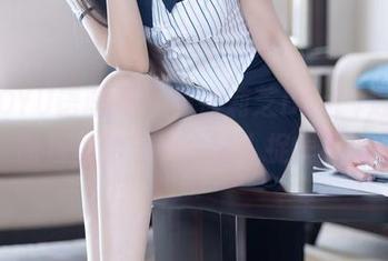 XIAOYU语画界 – 当徐莉芝Booty遇上套装，图包里的细节太让人捉摸不透了！
