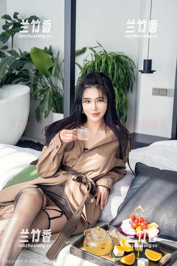 XINGYAN星颜社-潘思沁 XINGYAN星颜社 - 作品中的潘思沁修女:单看衣服都想问,啥牌子?
