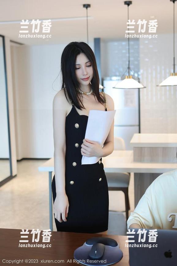 Xiuren秀人网 - 丝袜写真里的趣味指南，Elise谭晓彤的每一张照片都在默默教你穿衣经！