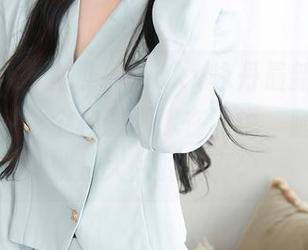 Xiuren秀人网 – lucky咏丹最新写真：户外的每一个构图都像在诉说，随便一拍就是大片的节奏。