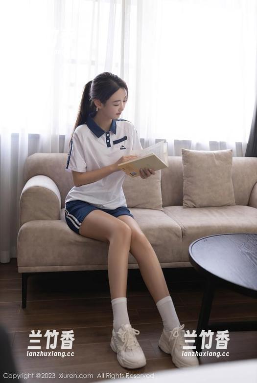 Xiuren秀人网 - 妲己toxic顶着风，拍下美图，分享时光与空灵的旅拍。