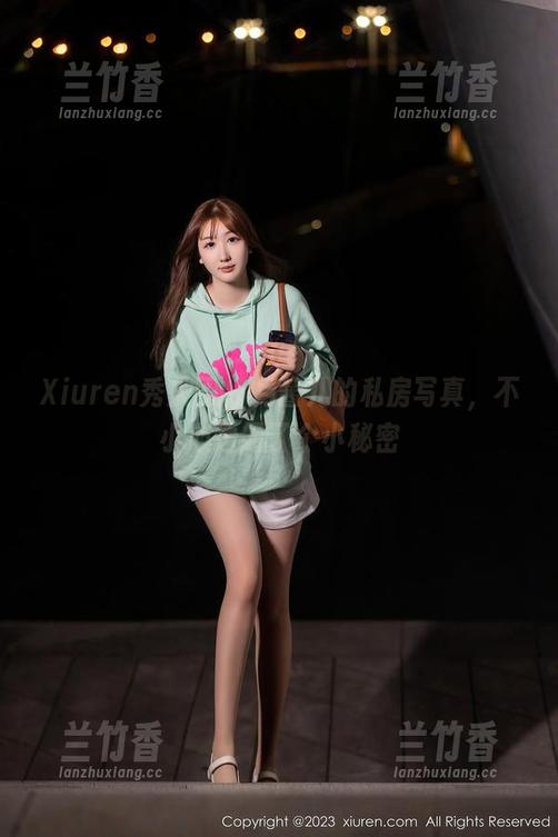 Xiuren秀人网-月酱儿 Xiuren秀人网 - 月酱儿的私房写真,不小心透露了个小秘密