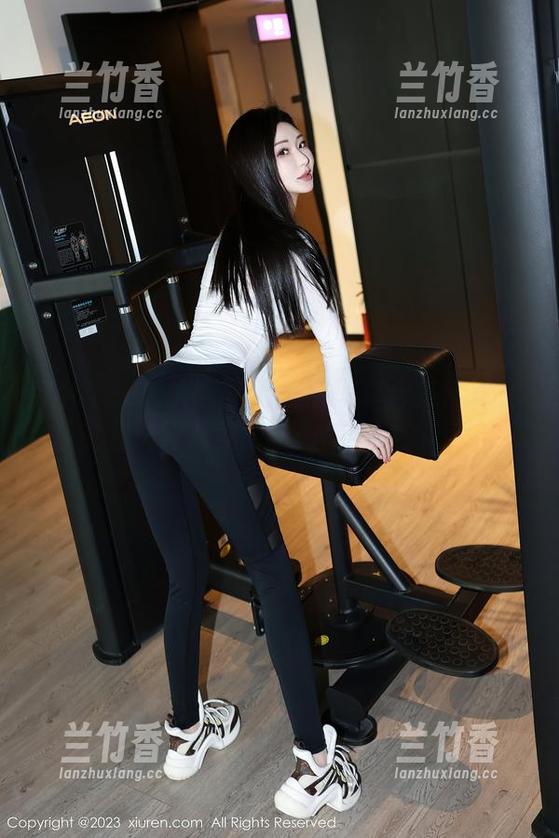 Xiuren秀人网 - 万圣节写真合集：林文文在诡异与美丽之间的微妙游走。
