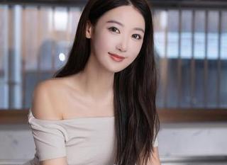 Xiuren秀人网 – 在玥儿玥的皮衣映衬下，私房图包满是诱惑的迷雾