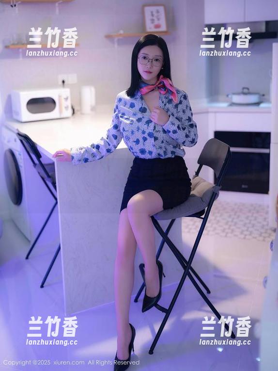 Xiuren秀人网-程程程 Xiuren秀人网 - 程程程的连体衣,光线搭配得真好,私房美图直接吸粉无数…