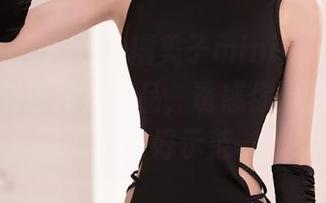 Xiuren秀人网 – 糯美子mini又来了，这次是定制连体衣作品，诱惑你出门买菜就穿的良好示范。