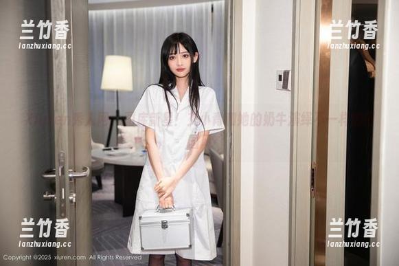Xiuren秀人网-艾小青 Xiuren秀人网 - 图库新星!艾小青和她的奶牛演绎不一样的田园风