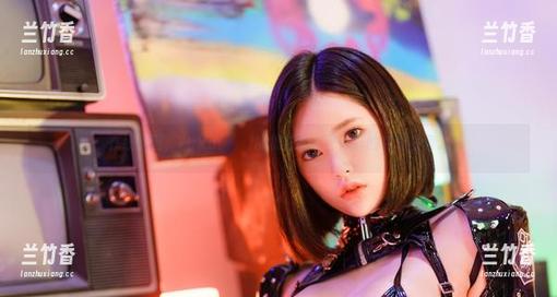 在线碰面，Yuka(유카)的棉袜给你不一样的视觉图景。