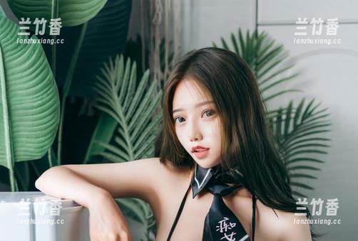 赶快下载，eloise软软女王的COS画风让你一秒想当皇后！