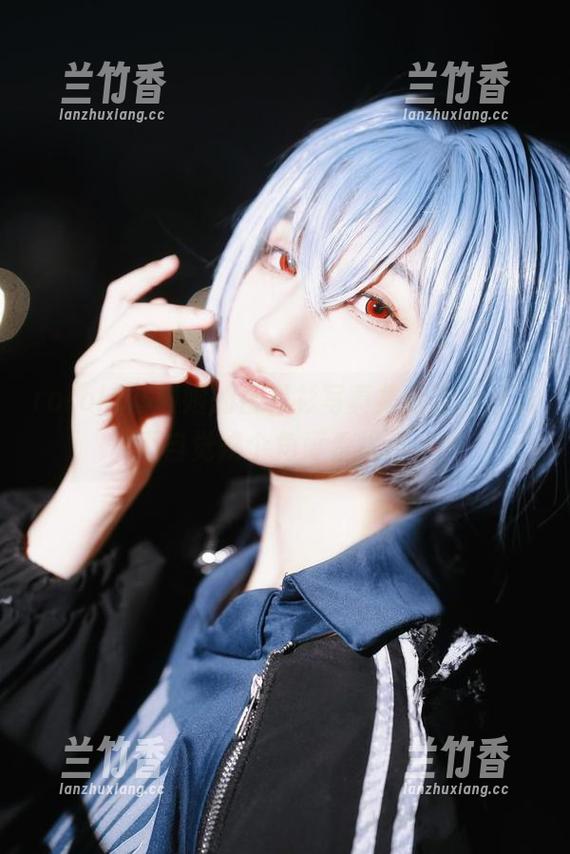 roroki骷髅姬的白衬衫写真集分享，让人不自觉换个角度看忧伤。