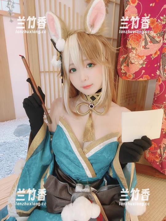 shimo霜月的红裙资源：这得有多会穿，排队都得来一场