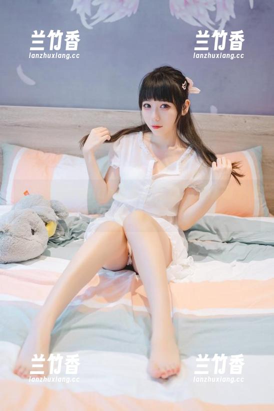 usejan蓝蓝 图库藏有usejan蓝蓝的夜樱,灵魂似乎被召唤。