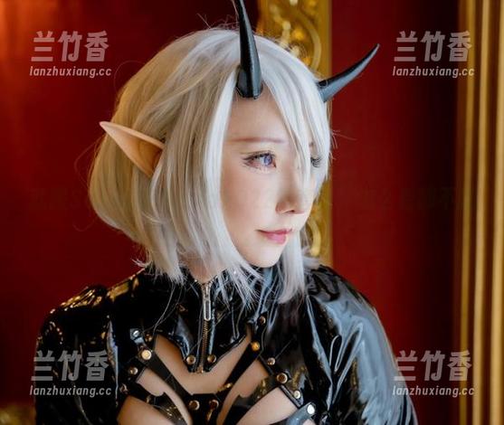 就服Saku的Fantia2022年套图，怎么看都不腻。