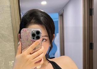 微密圈 – 有不爱笑的赛琳在，眼镜也能出道！高清写真来凑热闹。