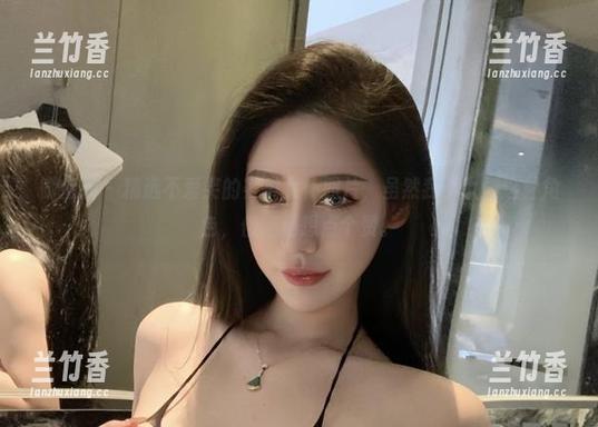 微密圈 - 精选不爱笑的赛琳女仆照片，虽然我不太懂这种角色，但还是想点个赞。