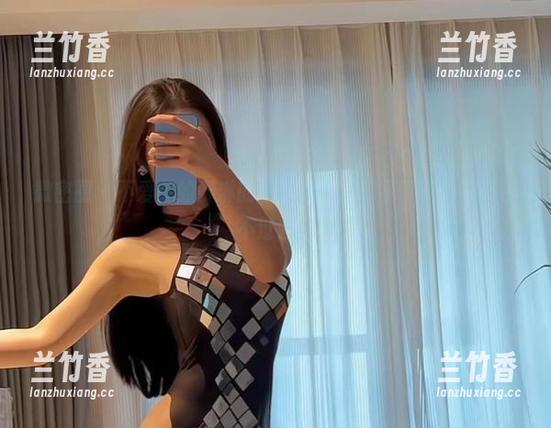 微密圈 - 不爱笑的赛琳的蓝色包臀裙，不下载个图真说不过去！