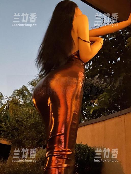 微密圈 - 不爱笑的赛琳在在线干啥呢？将私有浪漫转化为大家的资源？！