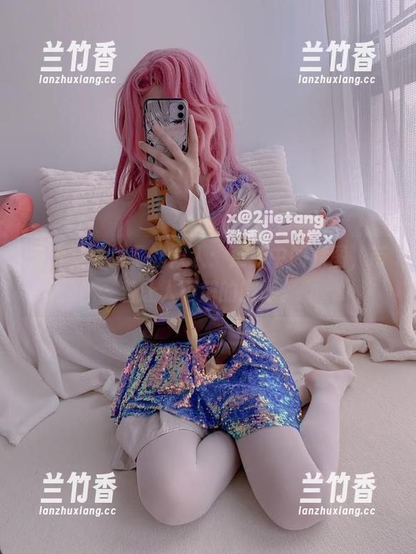 二阶堂宅绘子的双人：更新中的原图，带着让人不解的微妙。