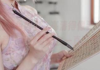 仙女月的粉色内衣，高清得像要把我吃掉，下载之后我可能会一直盯着看…