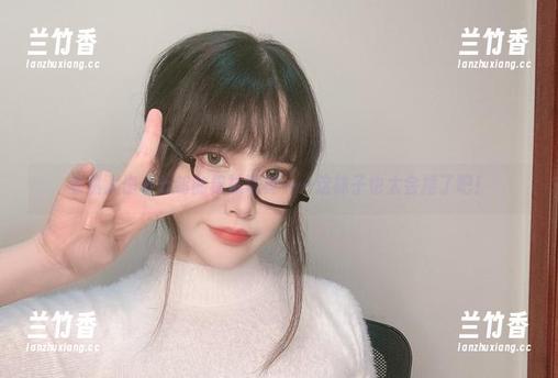 老熟人你十七鸽的棉袜写真——这袜子也太会摆了吧！
