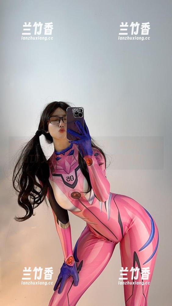俏妞qiaoniuTT 微密圈 - 紧身连体辣度升级,俏妞qiaoniuTT又给我们带来了啥福利图集?