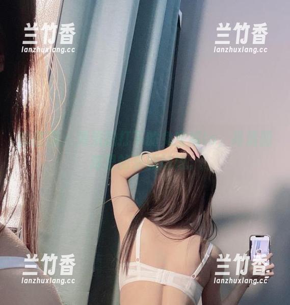 微密圈 - 海浪拍打下的兔宝妮to，高清图库里的京城姑娘。