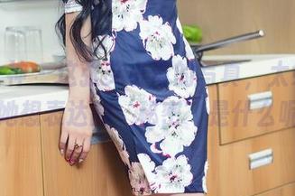 头条女神 – 这张艾小青的写真，太好奇了！她想表达的‘秘密’是什么呢？
