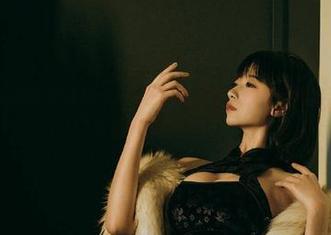 奈汐酱Nice的牛仔裤图包里，光影的巧妙运用，经过高清处理，居然看得我想多想了！