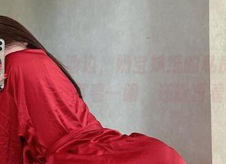 微密圈 – 在泳池边，奶宝妹纸的私房图包太让人心痒。再看一眼，还能再看吗？