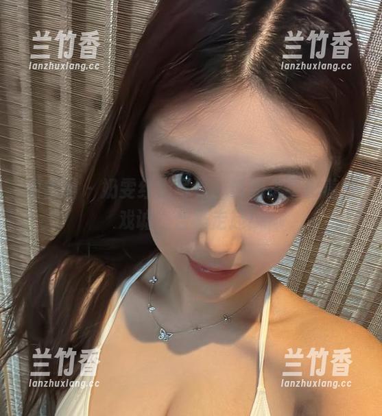 微密圈 - 奶雯红色写真，诱惑之中藏着些戏谑，合集走起！