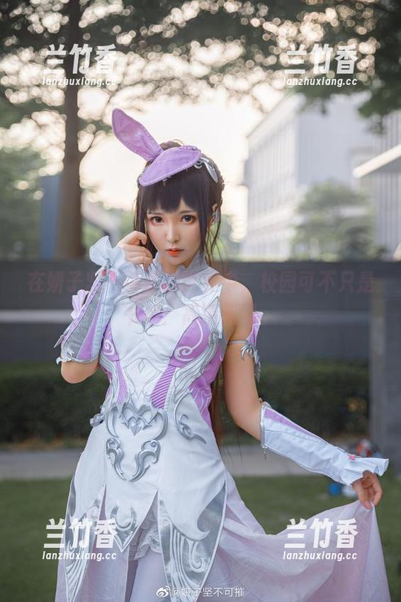 在妍子坚不可摧的世界中，校园可不只是书本：高清记录。
