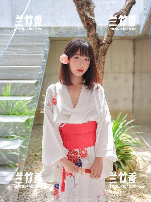 原图里的女孩们，姜仁卿(강인경)，你是在哪儿找到这些模特的？真让人好奇。