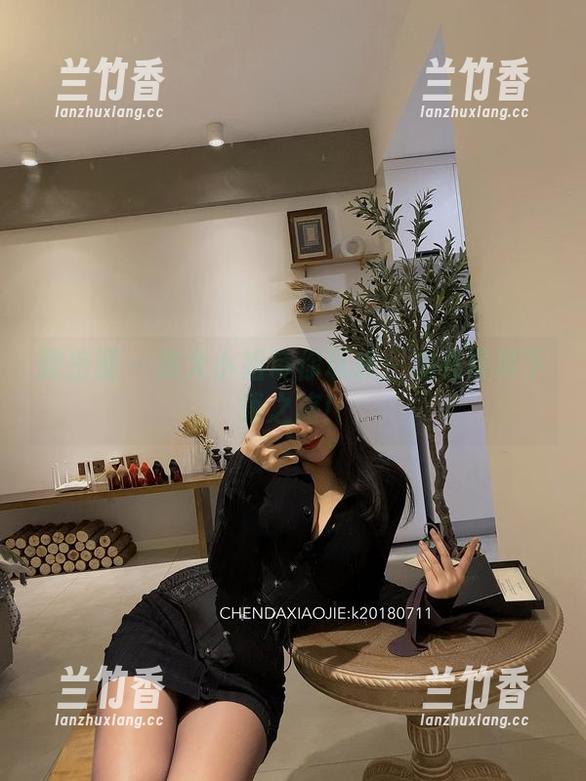 微密圈 - 宸大小姐带你玩转：油亮写真下载之旅！