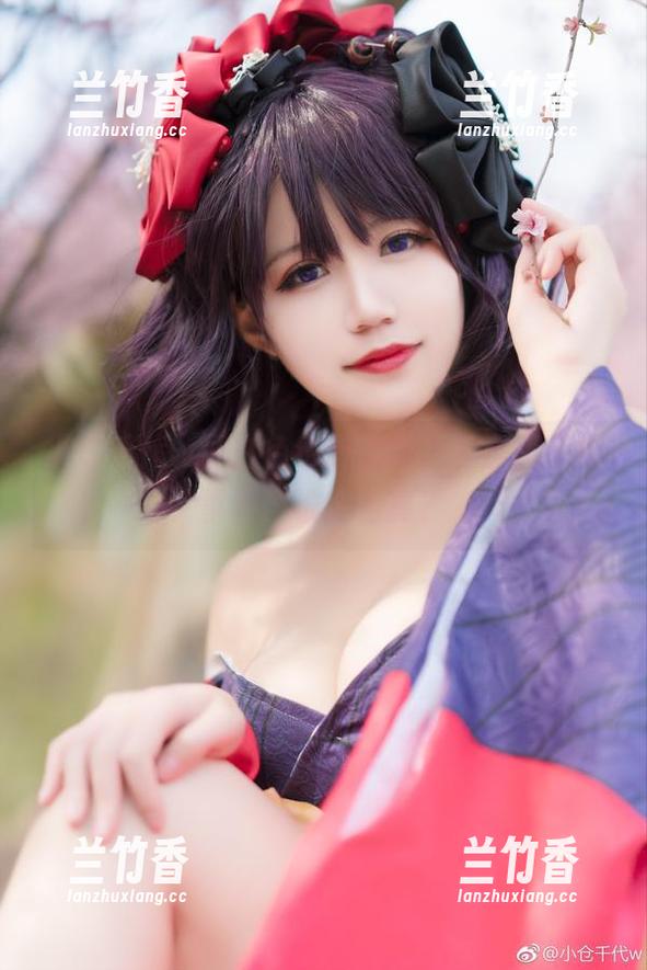 小仓千代w说白色也有态度，私房美图搞事情，谁能当真？