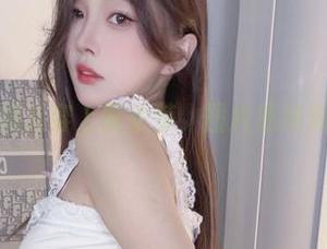 小小奶瓶儿穿上职业装，图片感绝对不一般