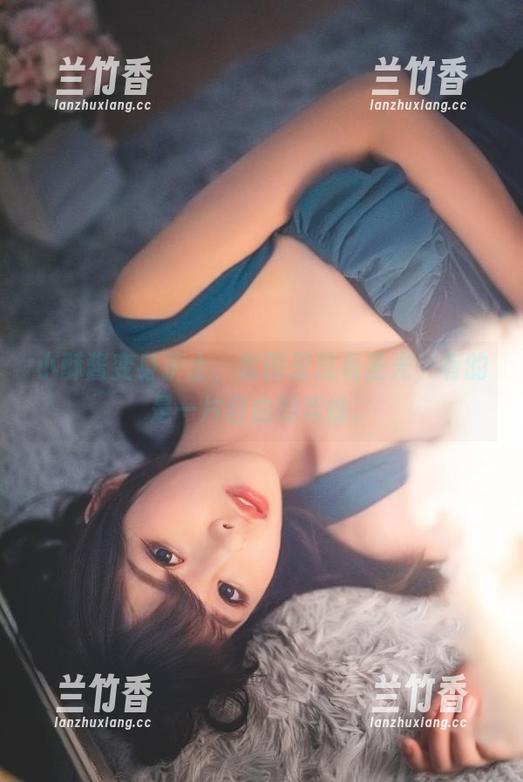 小酥酱变身护士，套图里没有圣光，有的是一片自由的欢愉。